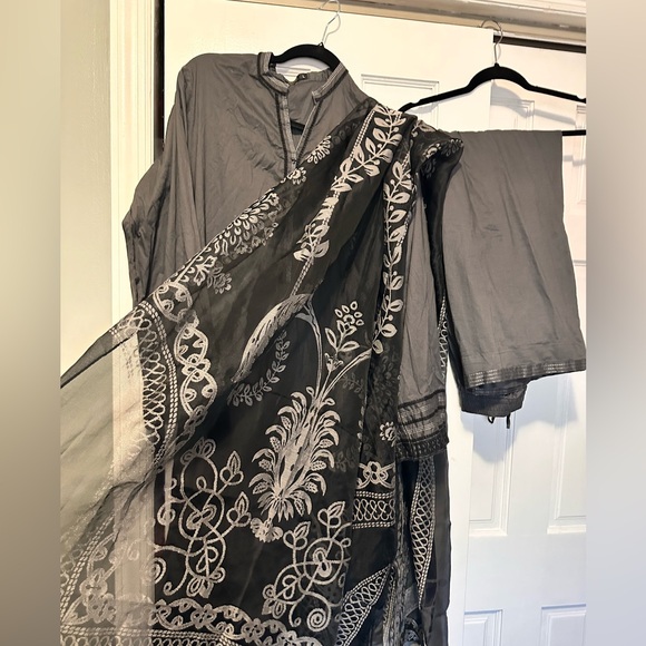 Pakistani Indian shalwar kameez - Picture 2 of 6